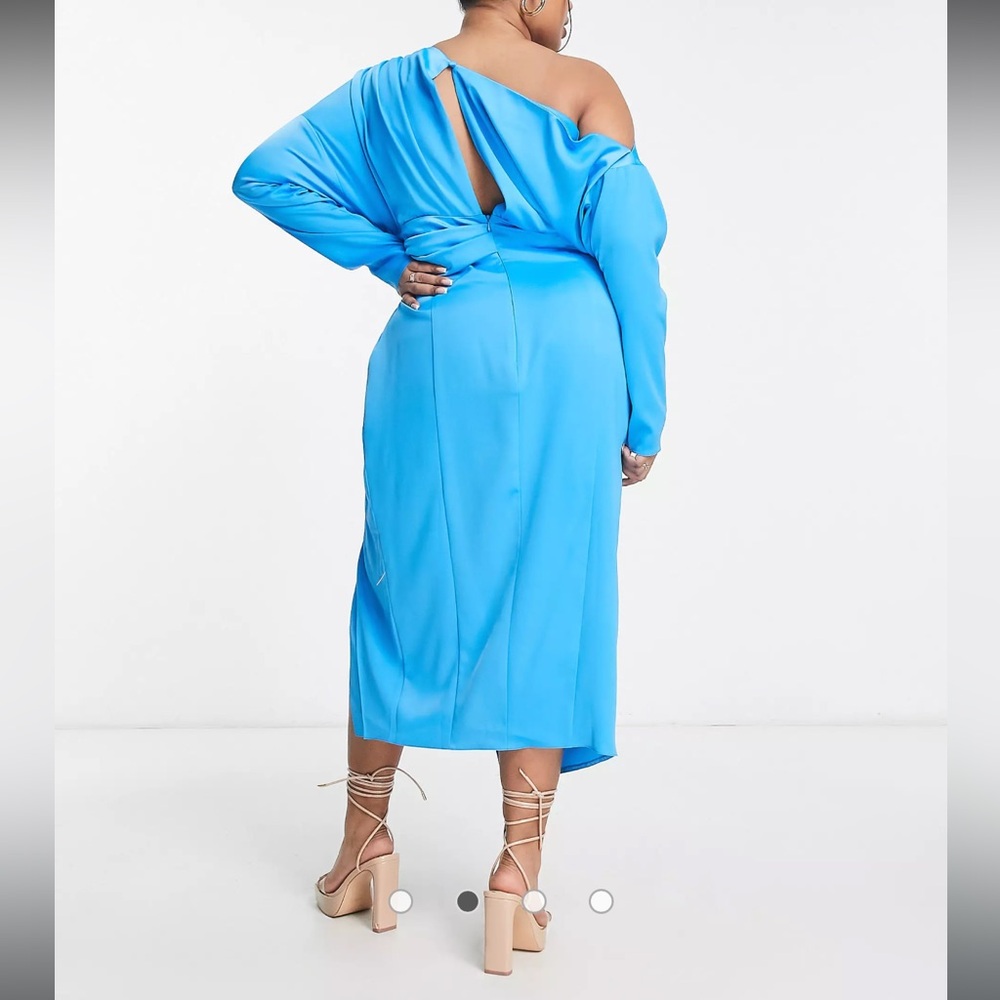 ASOS DESIGN Curve satin off the shoulder midi dress with tuck detail in blue - Picture 2 of 6